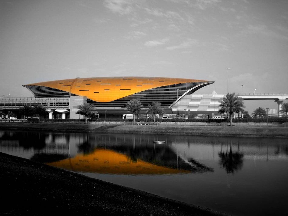 Dubai_Metro_Station_in_Bersha_near_Mall_of_the_Emirates